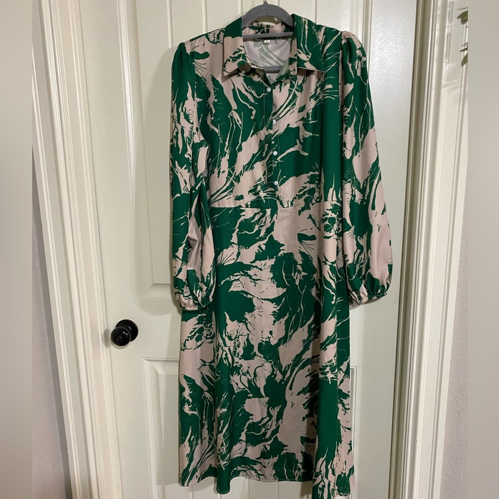 Elegant Green and Cream Women's Dress